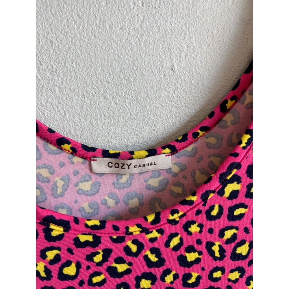 Cozy Casual Neon Pink Leopard Scoop Neck Bodysuit Top S Like New - Picture 2 of 5